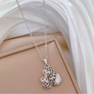 Elegant 925 Sterling Silver Minnie Mouse Pendant Necklace